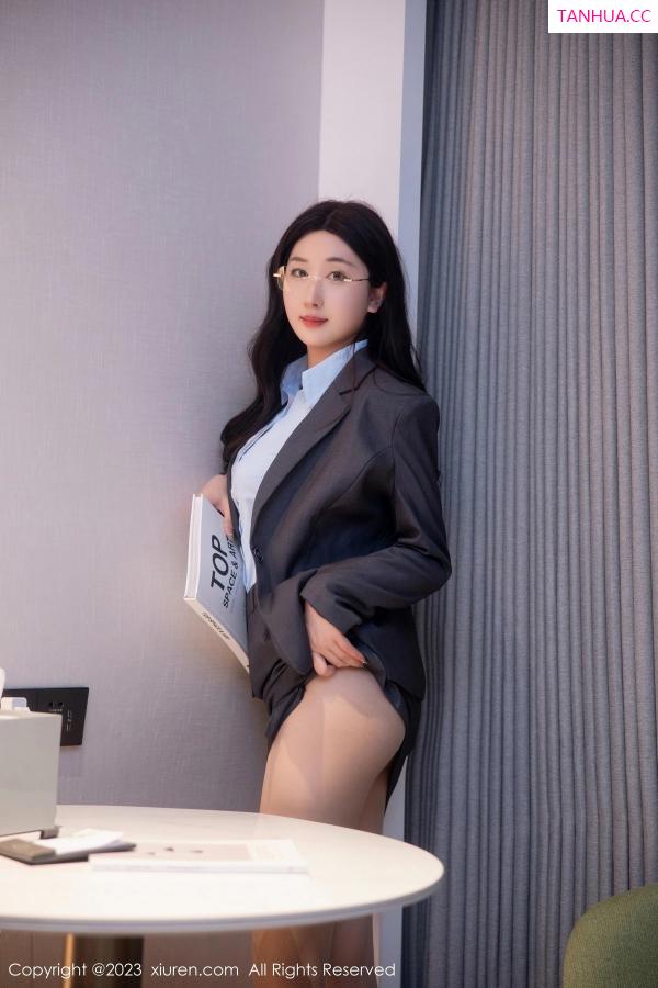 江真真  [XiuRen]高清写真图 2023.04.20 No.6607 江真真 丝袜制服第8张图片